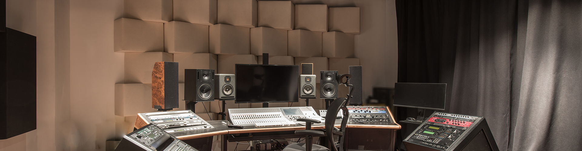 Absorptive acoustic baffles